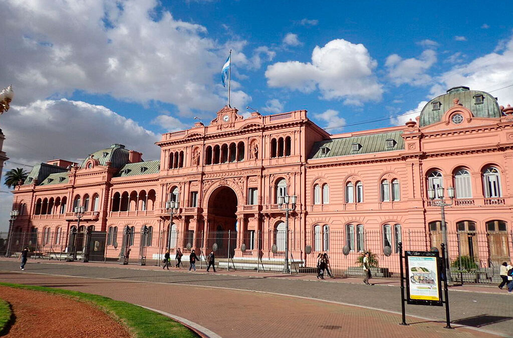 Aseguran que los estatales perdieron más del 50% del salario en los últimos 8 años