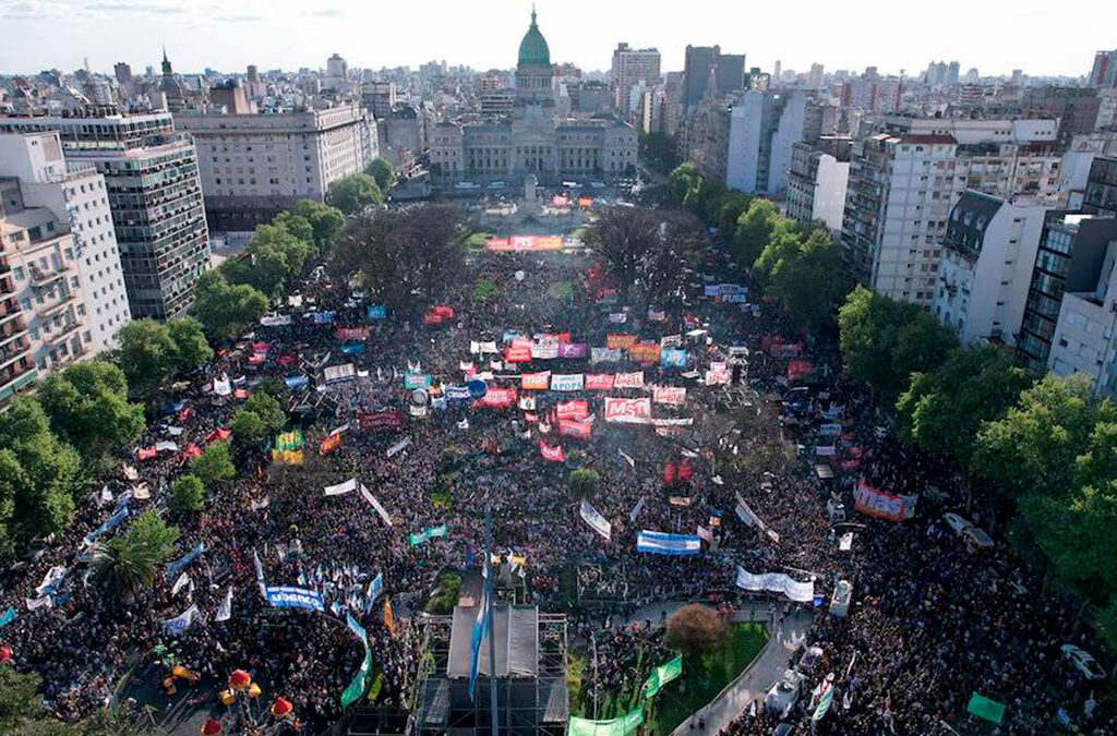 Las universidades preparan una nueva Marcha Federal Universitaria para mayo en defensa del salario de docentes y no docentes
