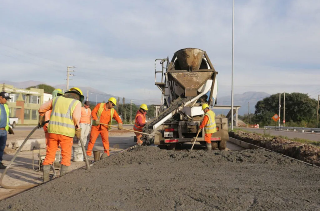 Crisis en la construcción en Chubut: más de 1.500 obreros desocupados por la caída de la obra pública y de la actividad petrolera