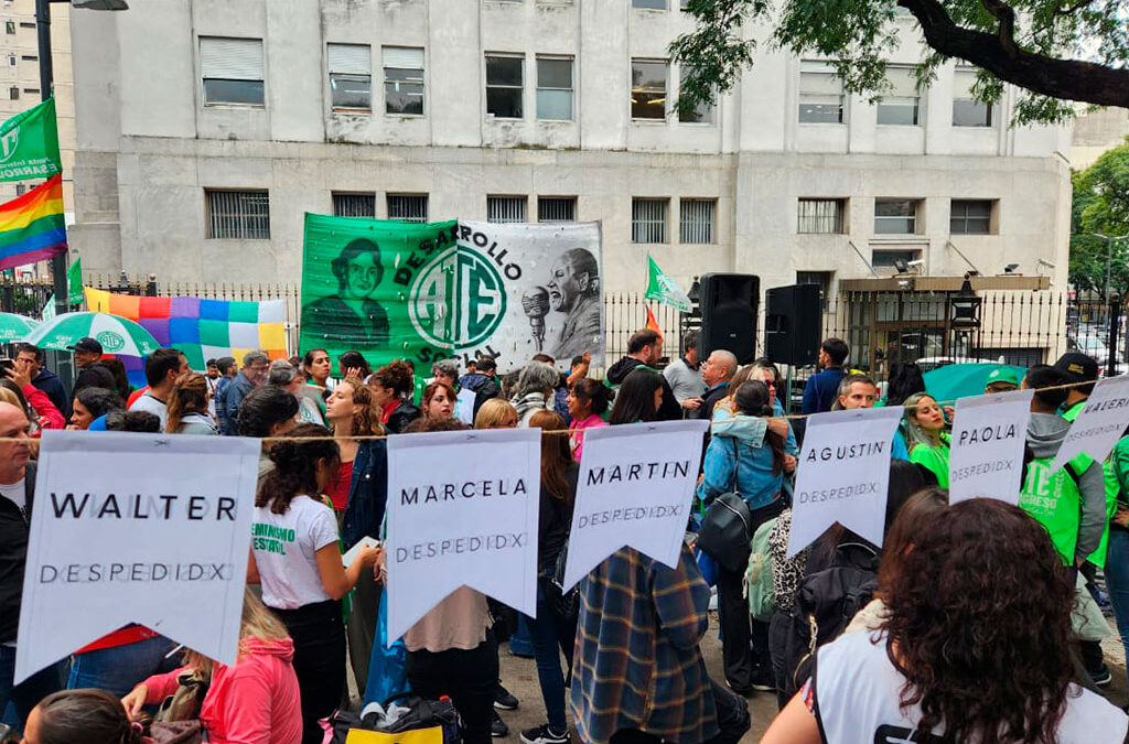 Las dos CTA y sindicatos exigieron la reincorporación de despedidos en Capital Humano