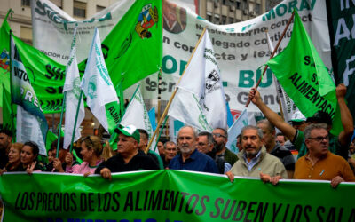 Gremios de la alimentación salen a las calles por el estancamiento de la paritaria avícola