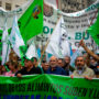Gremios de la alimentación salen a las calles por el estancamiento de la paritaria avícola