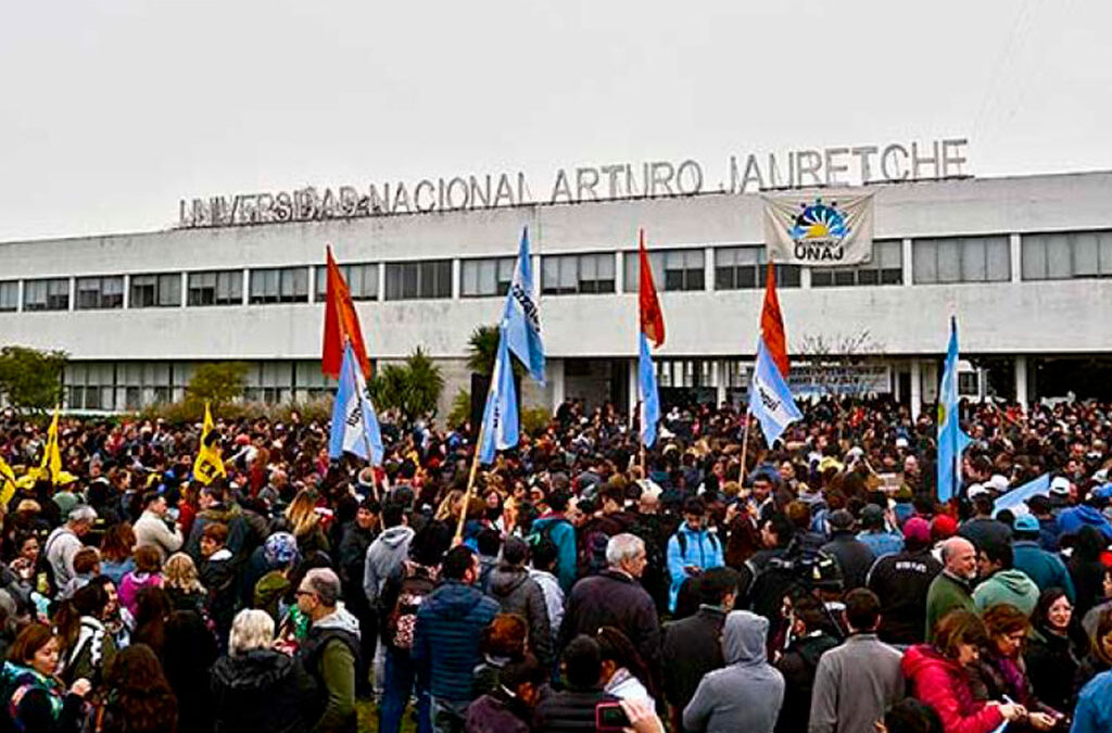 Emergencia en la UNAJ: docentes renuncian y caen las inscripciones por la crisis salarial