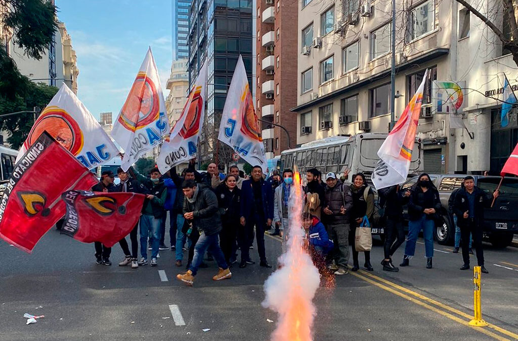 Lucía Jara aseguró que sus opositores dejaron a los trabajadores del Sindicato del Fósforo «sin sus sueldos desde agosto del año pasado»