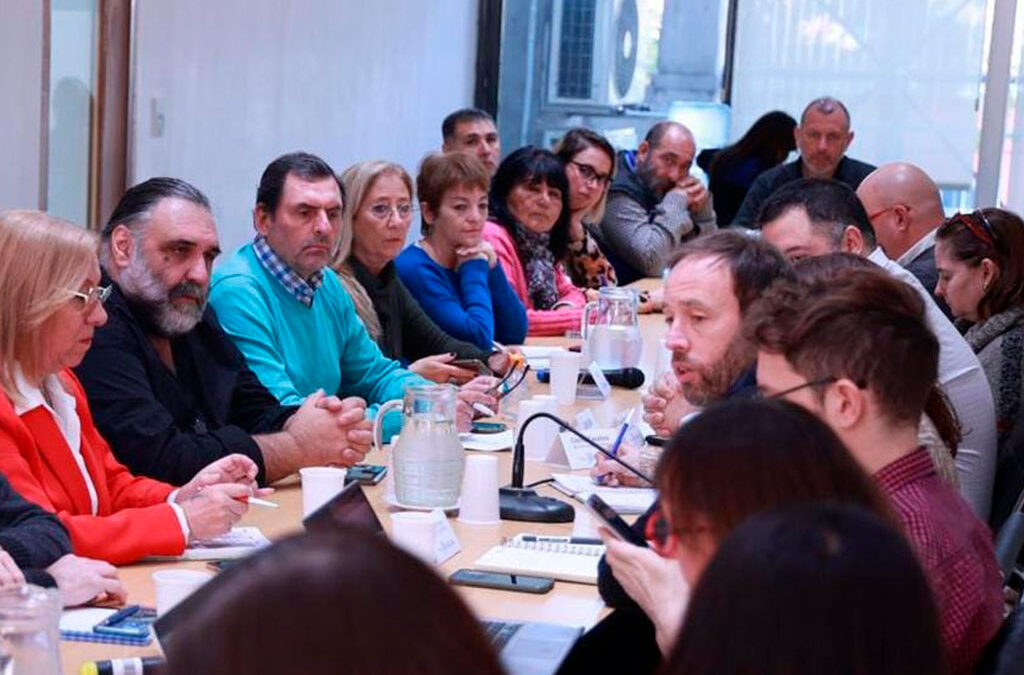 Un sector de los docentes bonaerenses rechazó la oferta de Kicillof y lanzó un paro para la próxima semana