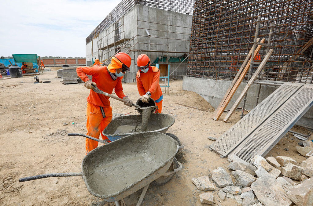 Por el cepo paritario del Gobierno que pisó los sueldos de la UOCRA, la Construcción aumentó menos del 1% en abril