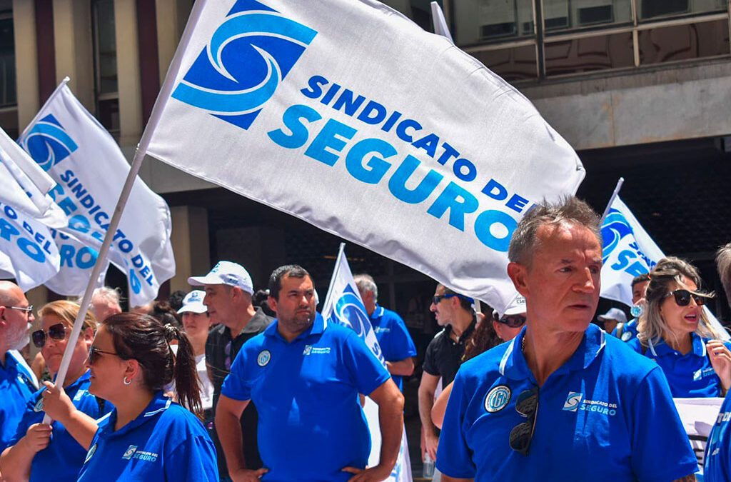 Gremio del Seguro advierte que no aceptará el techo salarial en la paritaria del sector