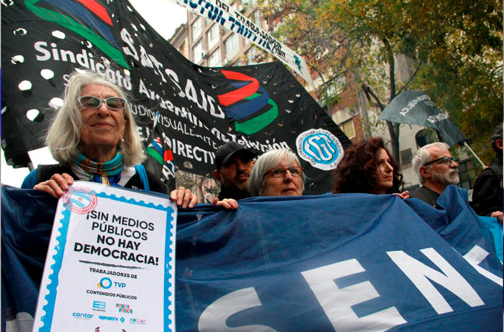 Los gremios de los medios públicos ya sienten la presión que impone el ajuste salarial