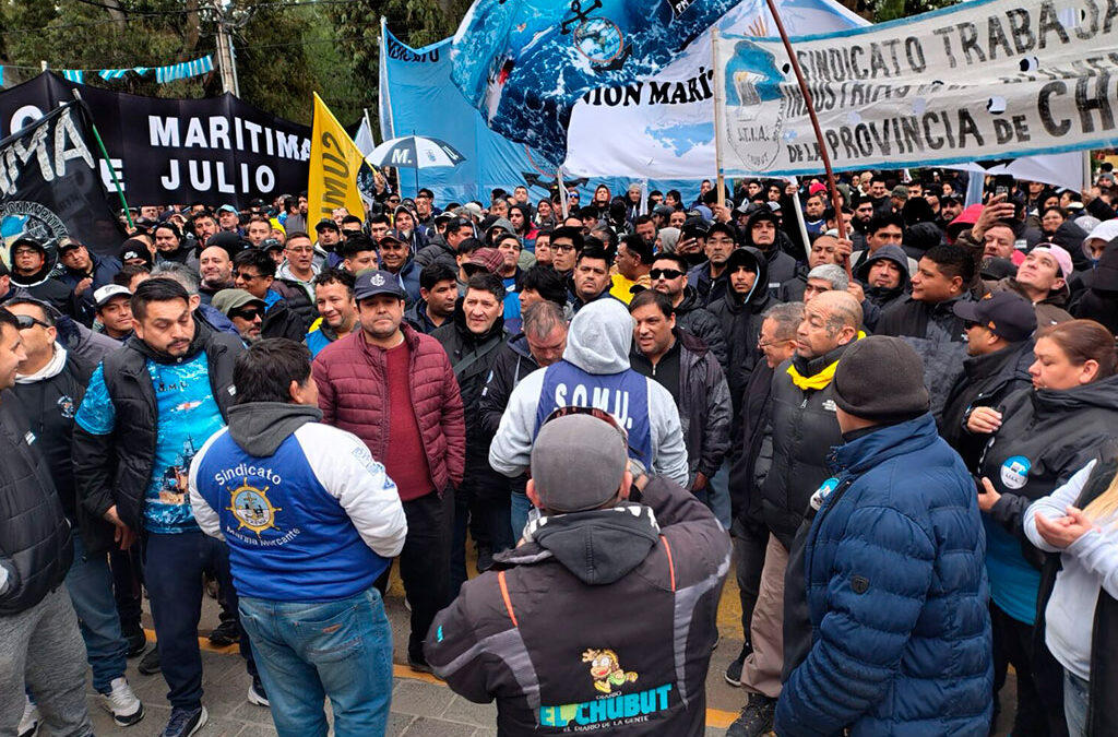El SOMU declaró el estado de alerta y protestó en todo el país por la paritaria pesquera