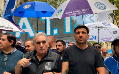Gremios del transporte se reúnen en la CGT para definir un plan de acción contra los decretos de Milei