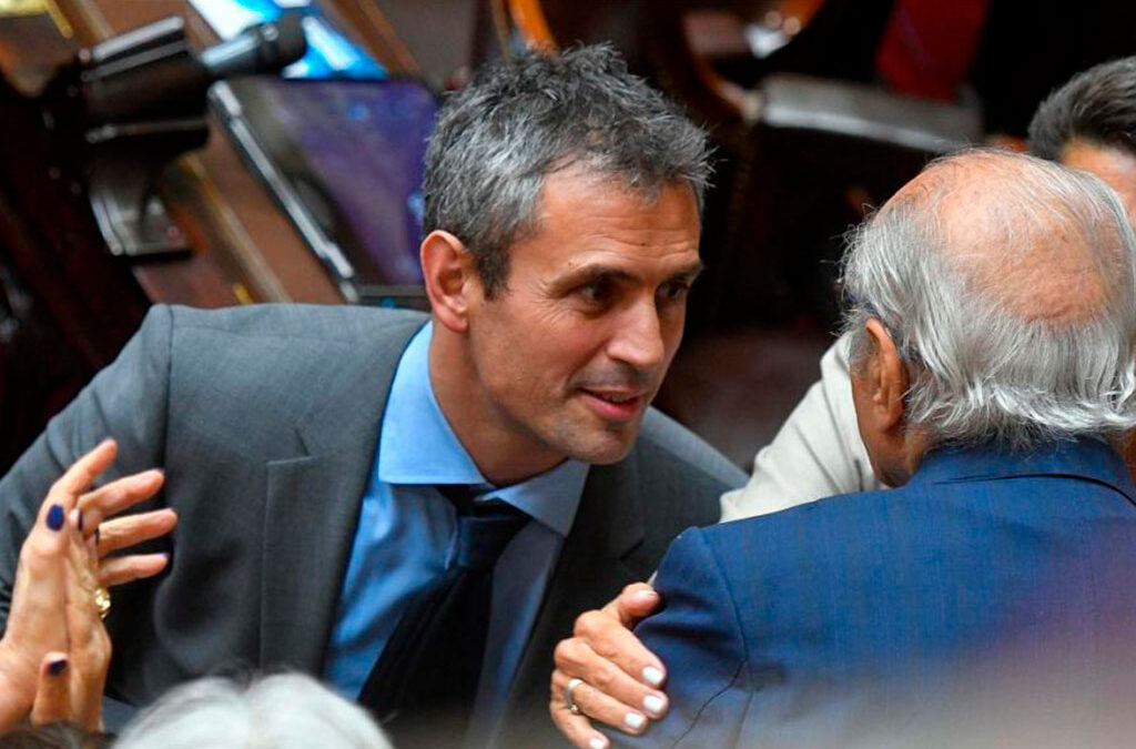 Un socio de Martín Menem tomó el control de facto de la intervención de la Obra Social de los Peones Rurales y hasta recibe a los proveedores en sus oficinas particulares