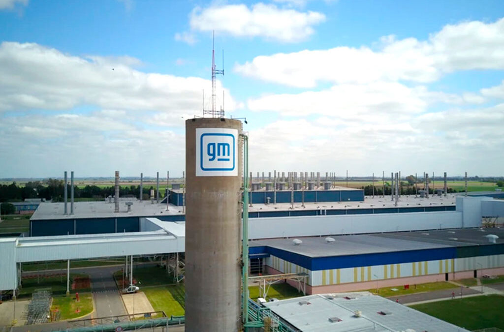 General Motors confirmó que frenará su producción durante todo junio y que sumará una semana de suspensión mensual hasta diciembre