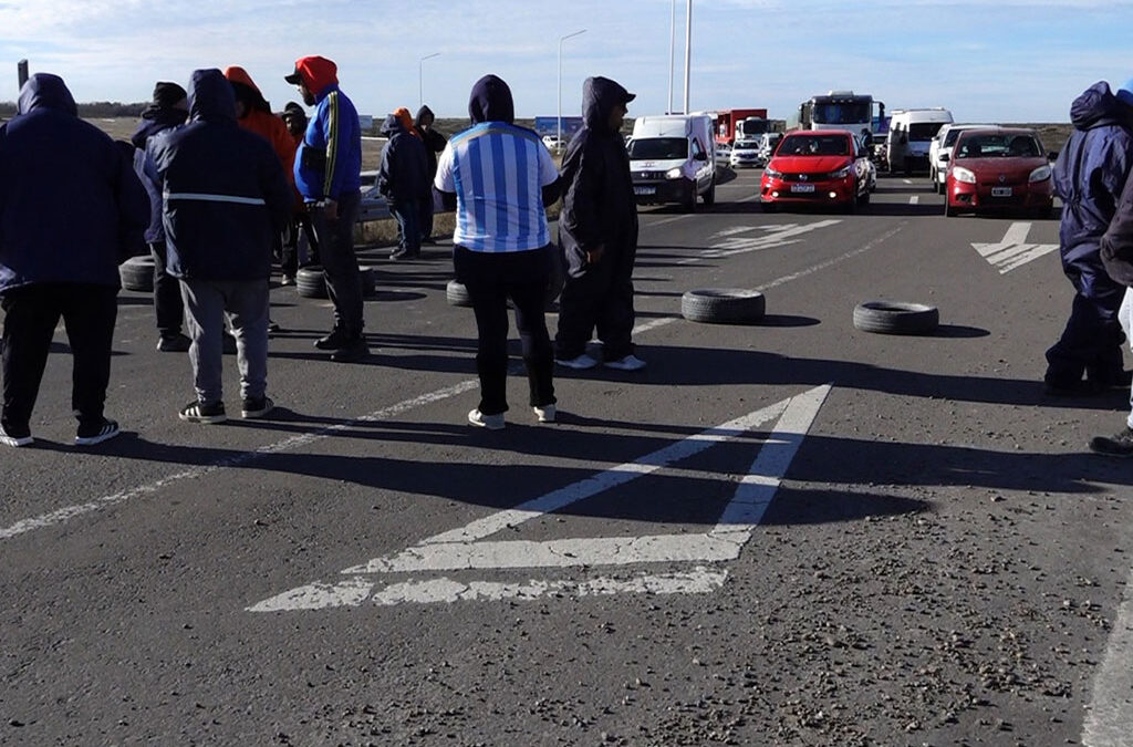 Marineros volverán a cortar Ruta 3 este martes y el SOMU bloquea acceso al puerto
