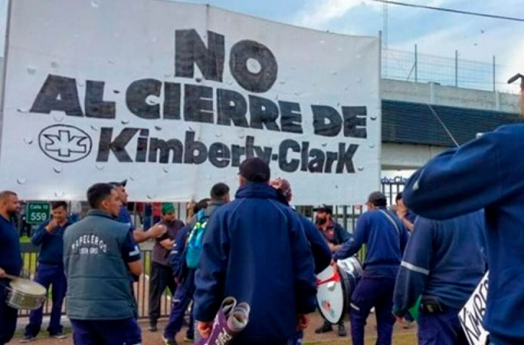 La multinacional Kimberly-Clark cerró su planta en Pilar y despidió a 220 trabajadores