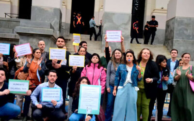 Llaryora abrió una puerta para la equiparación salarial con los federales