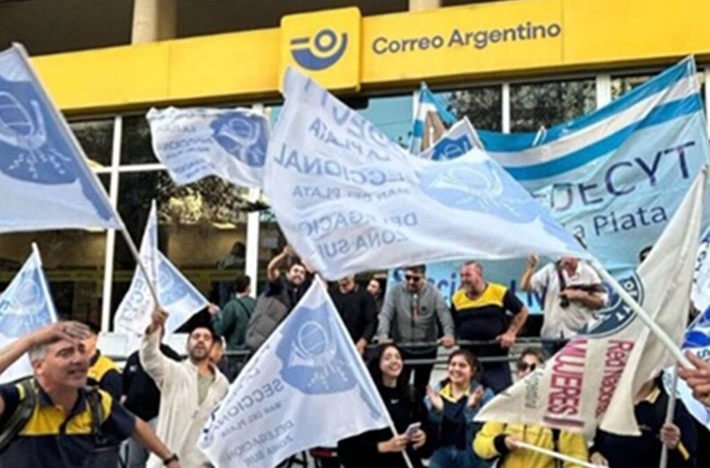 La Federación de Obreros y Empleados del Correo declaró el estado de alerta y movilización en defensa de la democracia