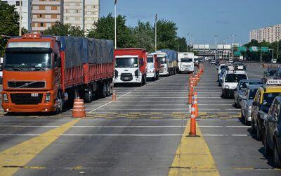 El Sindicato de Camioneros ajustó su reclamo paritario al techo que impuso el Gobierno y cerró un 1% mensual hasta agosto