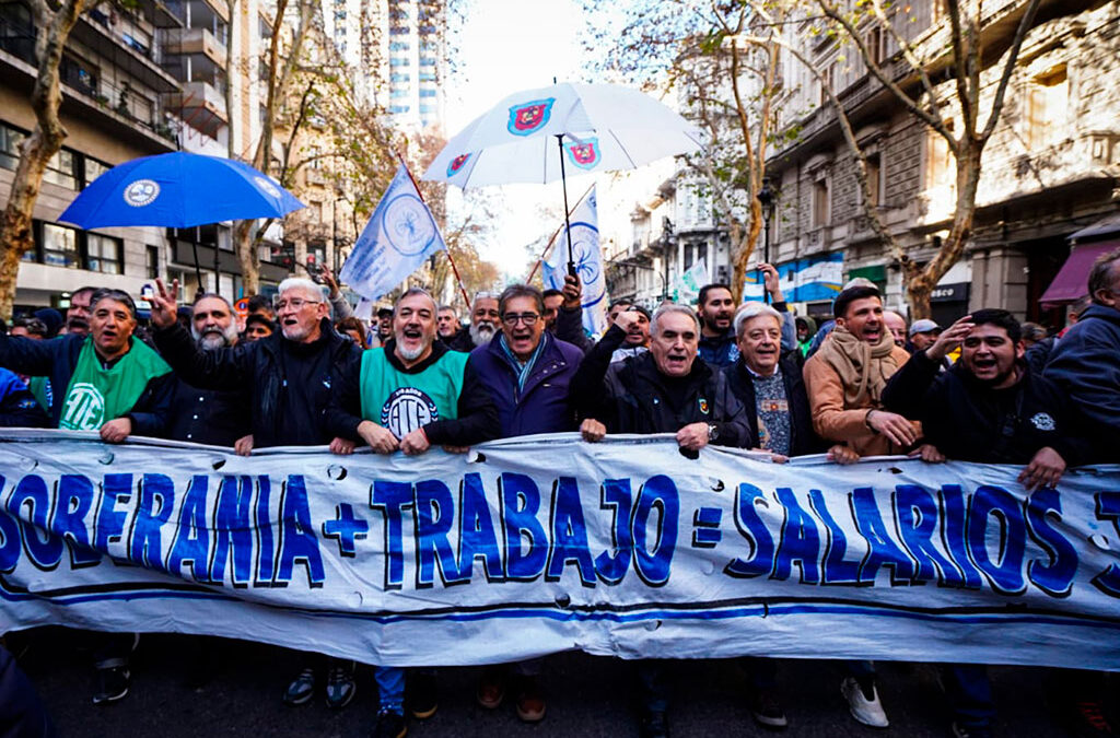 Debutó el «Frente de lucha por la soberanía, el trabajo y el salario» con una masiva movilización contra el ajuste y las privatizaciones