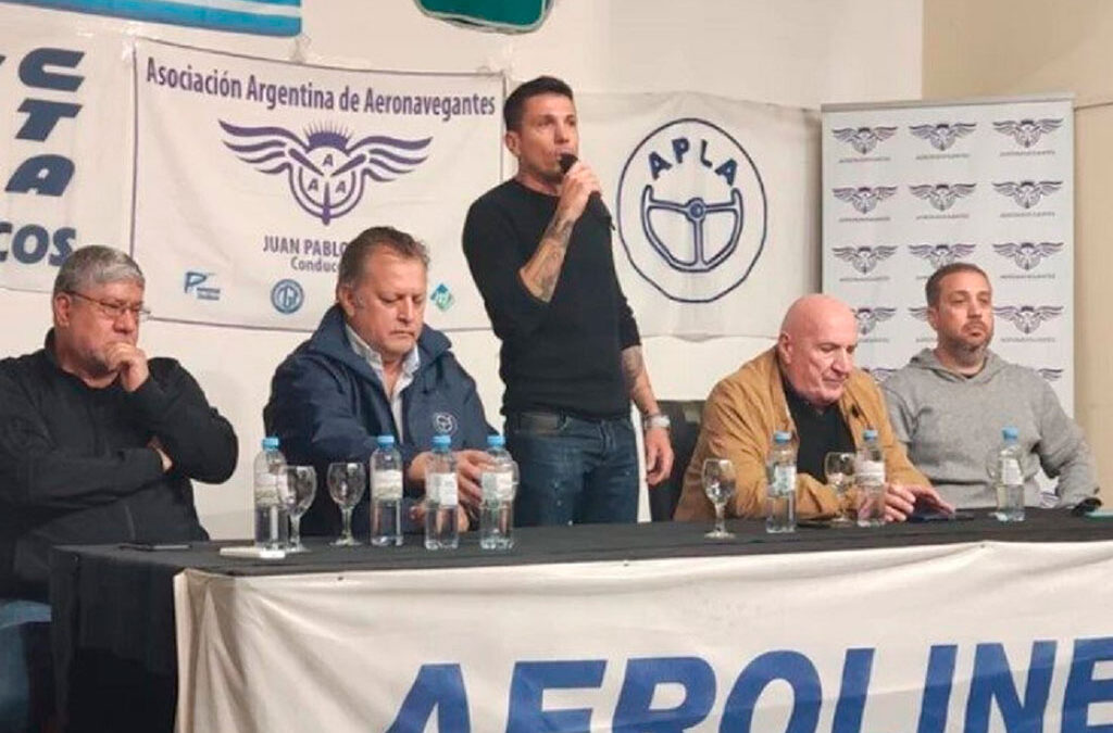 Sindicatos aeronáuticos en alerta: convocan a plenario general contra desregulación y «vaciamiento» de Aerolíneas