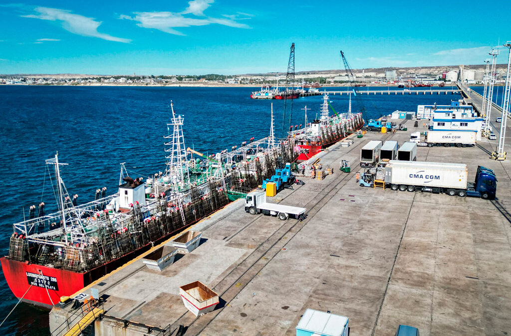 Crece el malestar en el sector pesquero de Puerto Madryn con tres plantas con problemas de sueldos impagos y conflictos laborales