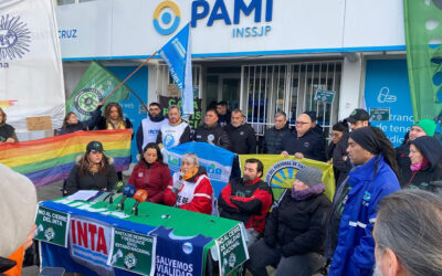 ATE le plantó una manifestación a Jairo Guzmán en el PAMI por despidos y cierre de organismos nacionales. Desde adentro, una mala imitación de Milei, los repudió