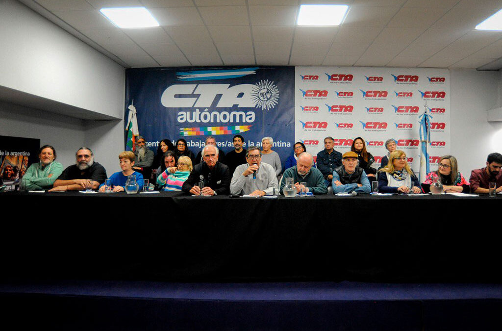 Las CTA juntaron a sus conducciones, propusieron «10 medidas urgentes para otra Argentina» y reclamaron el juicio político a Javier Milei