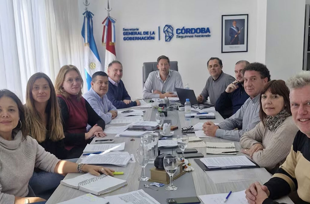 El Gobierno y la UEPC avanzaron en una mesa de diálogo antes de que termine el receso invernal