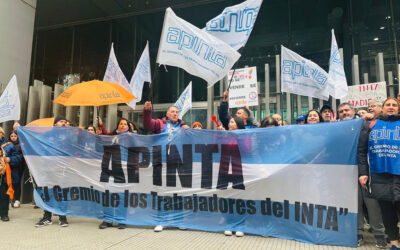 Trabajadores del INTA se movilizaron al Ministerio de Desregulación y al Congreso en defensa del organismo