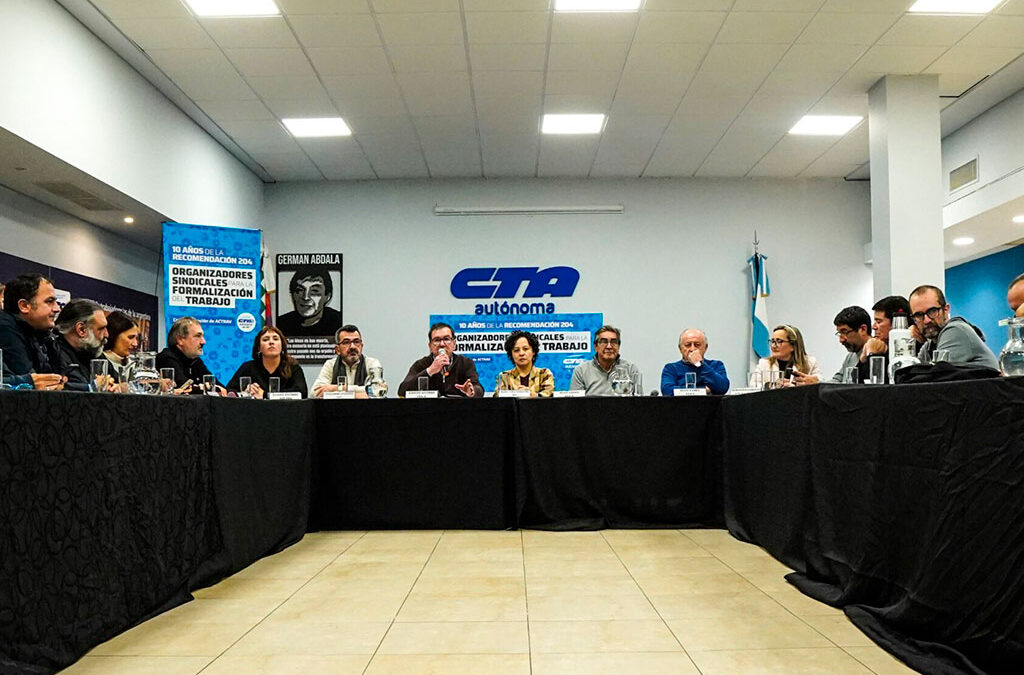 Las dos CTA unifican postura y presentan «10 medidas urgentes para otra Argentina»