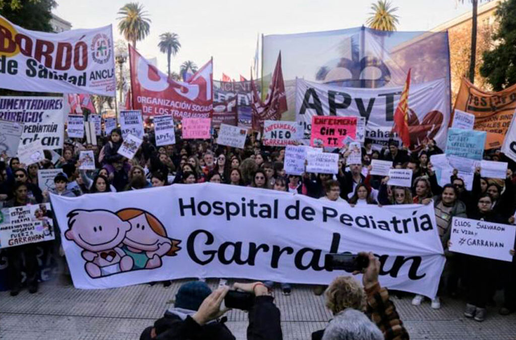 Crecen los conflictos en salud pública en varias provincias mientras se organiza un Cabildo Abierto en defensa del Garrahan