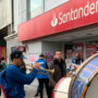 Bancarios intensifican protestas contra Banco Santander por despidos y anuncian nuevas medidas