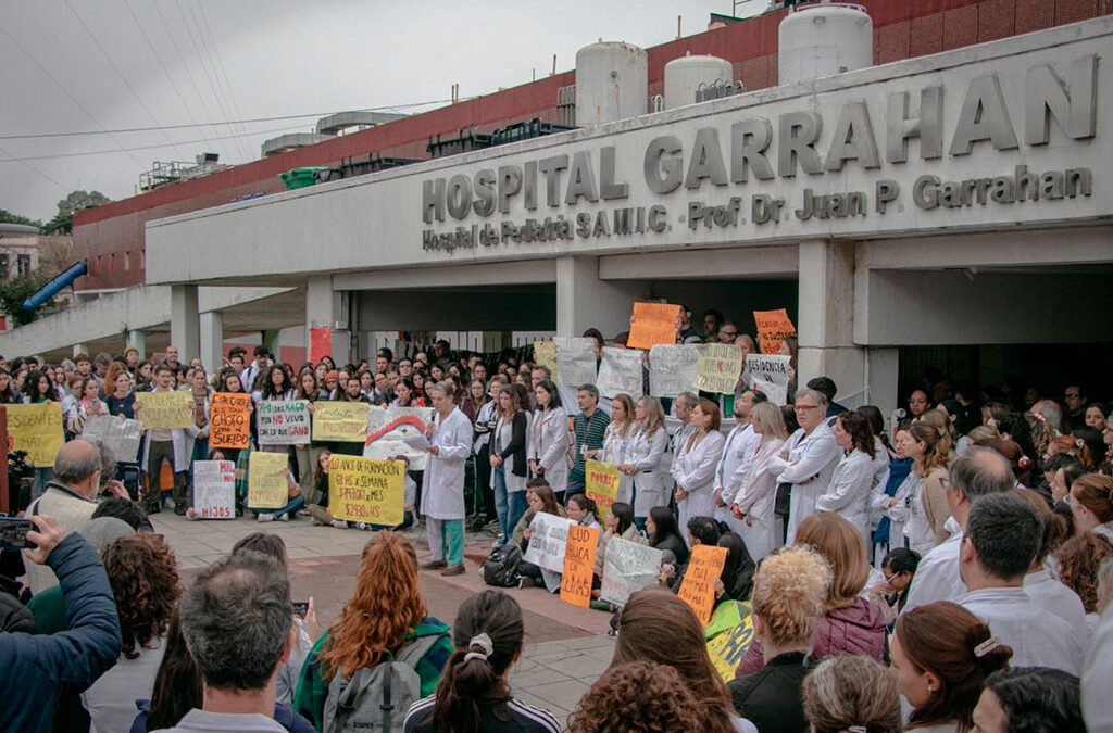 Crisis en el Garrahan: Convocan a una «Caminata de las Velas» y denuncian que ya renunciaron 236 profesionales