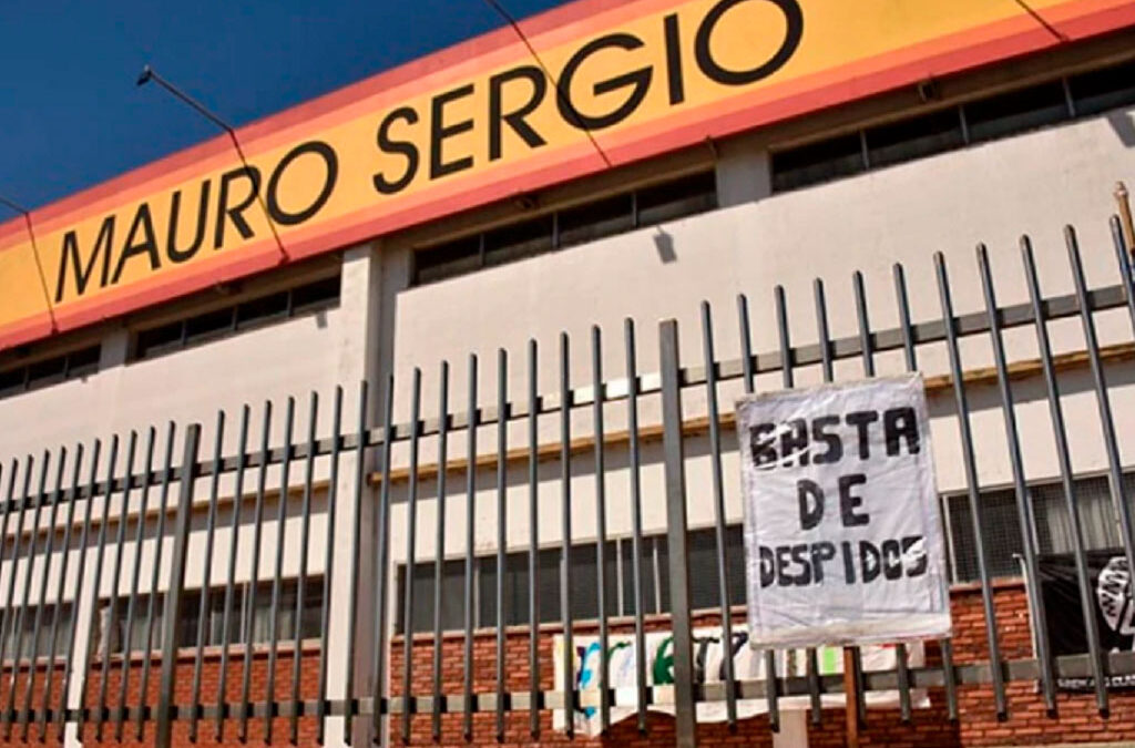 Crisis textil sin freno: un centenar de despidos en Mauro Sergio y advierten que el 70% de la ropa ya es importada