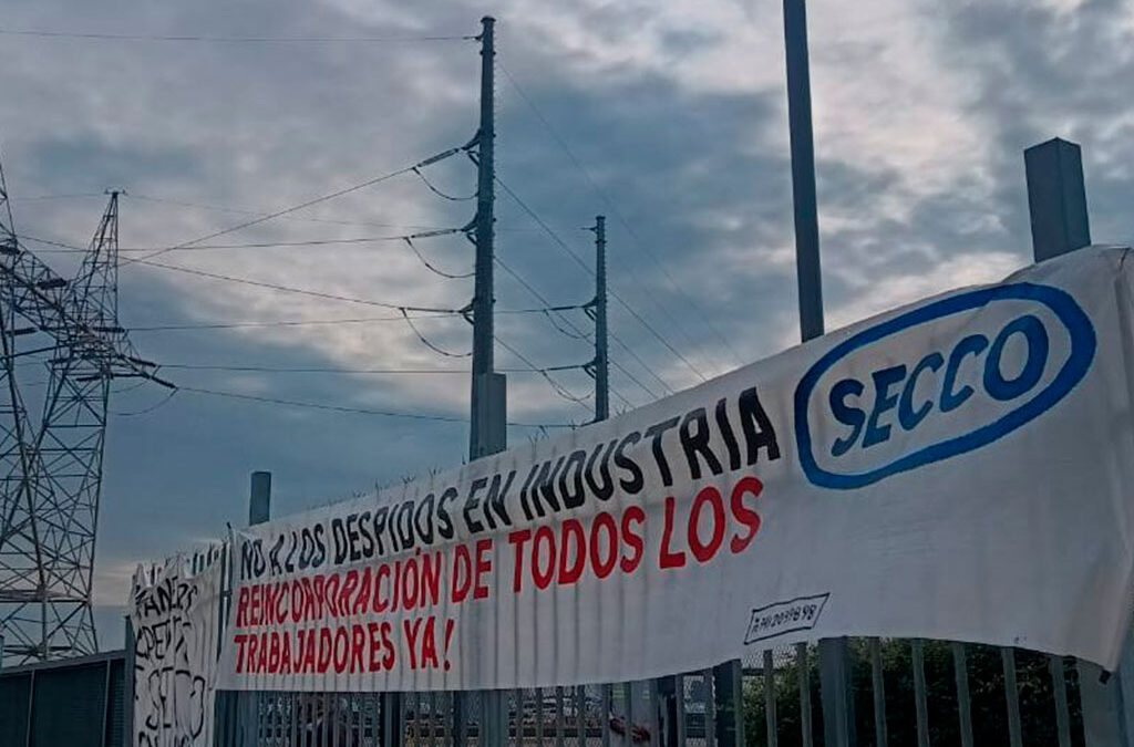 Violento desalojo de la policía federal en protesta de trabajadores de Industrias JF Secco por 37 despidos discriminatorios