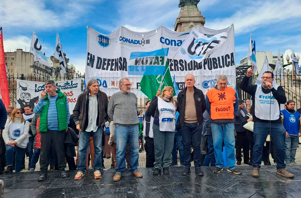 Gremios universitarios anuncian una semana de protestas con paro total por salarios