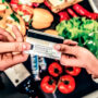 Crece el endeudamiento para comer: casi la mitad de los argentinos paga el súper con tarjeta de crédito