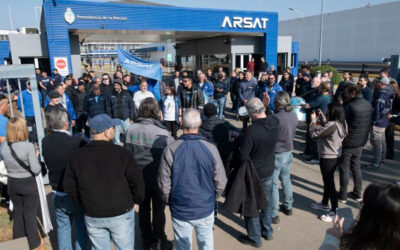 Paro en Arsat: con facturación récord, la empresa estatal no paga aumentos de sueldo