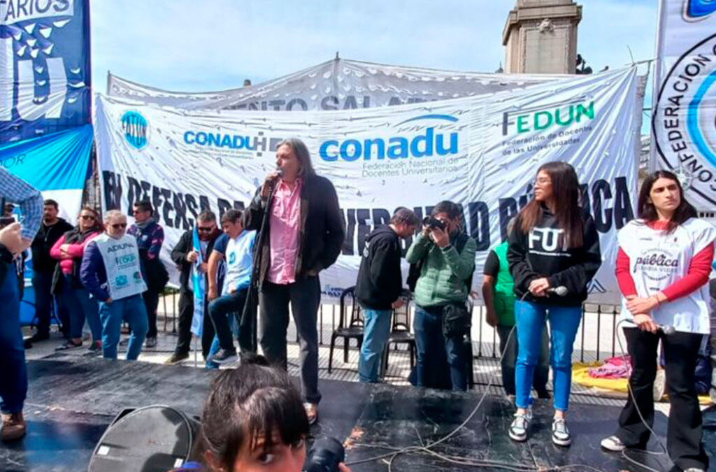 Paro de docentes universitarios: «Tenemos el peor salario de los 40 años de democracia»