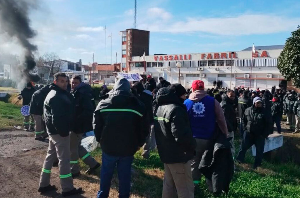 Como en el macrismo: la fábrica de Cosechadoras Vassalli debe parte de los haberes de junio, la totalidad de julio y el medio aguinaldo