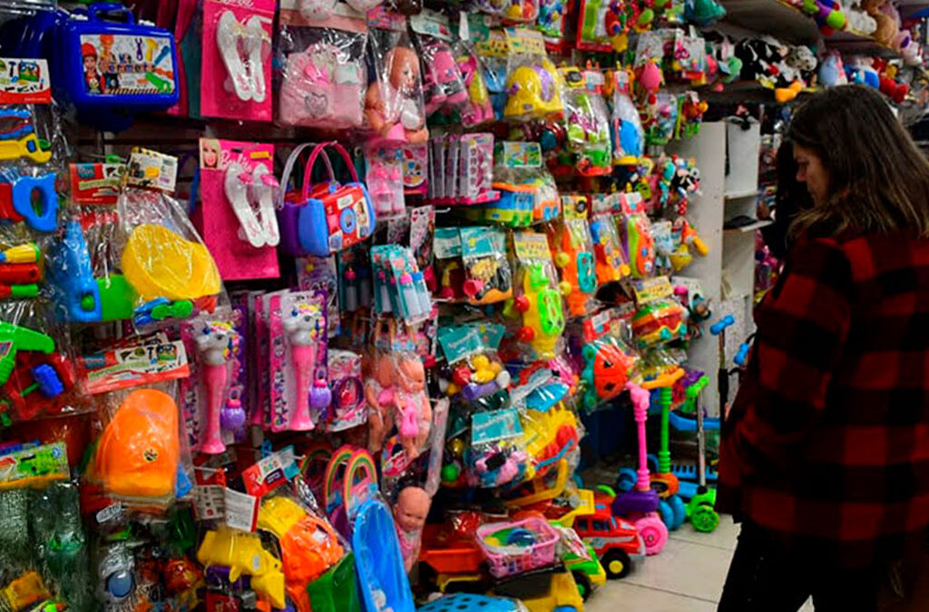 Día del niño y un consumo retraído: el gasto promedio real se desplomó un 21%