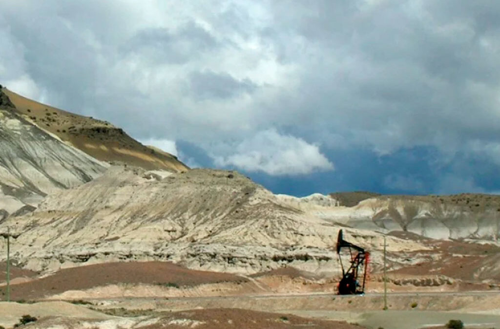 El sector petrolero en crisis: denuncian más de 8.000 despidos