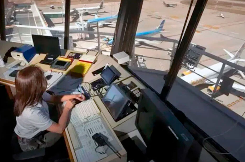 Los controladores aéreos anuncian una serie de paros que irán desde el 22 de agosto hasta fin de mes