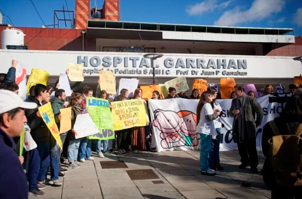 El Garrahan parará este jueves y marchará al Senado para exigir la ley de emergencia pediátrica