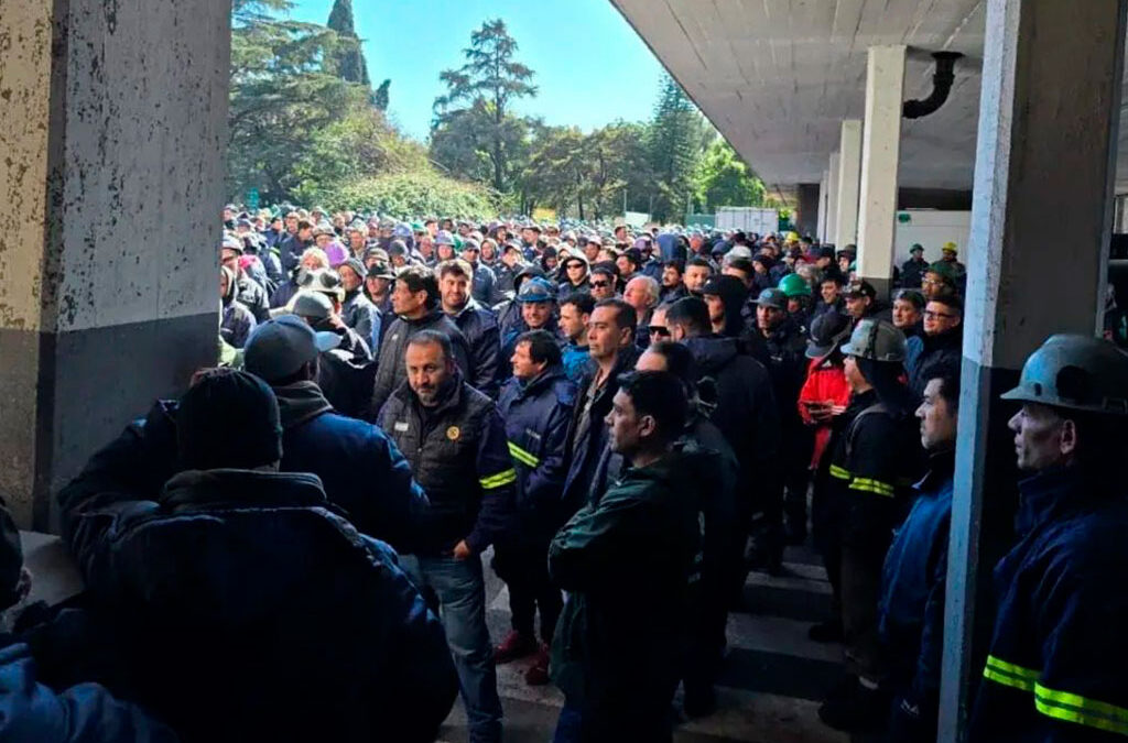 «La empresa se está burlando de nosotros»: escala el conflicto entre la UOM y la siderúrgica Ternium