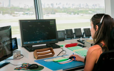 Controladores aéreos paralizaron vuelos con acatamiento total y el conflicto sigue sin solución