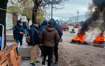 Una fábrica de porcelanatos de Pilar despidió a 300 trabajadores y se agrava la crisis industrial en la región
