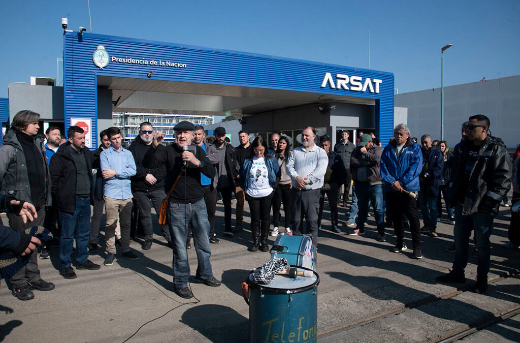 Gremios de las telecomunicaciones acordaron un aumento salarial parcial en ARSAT y levantaron medidas de fuerza