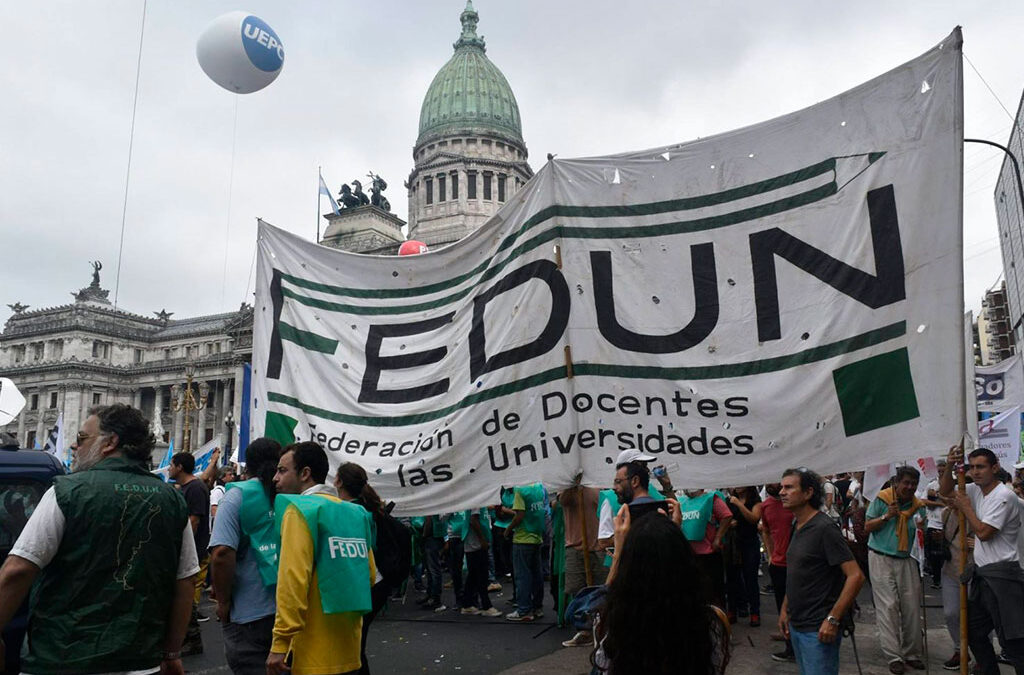 FEDUN extiende la lucha universitaria: denuncia «la peor pérdida salarial de la historia» y advierte con movilizar si se veta la Ley