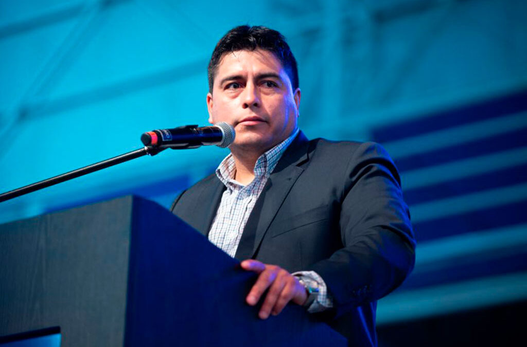 Escándalo en Santa Cruz: Gobernador Vidal castiga a gremio docente con multa récord de $13 mil millones por desafiar conciliación obligatoria