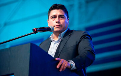 Escándalo en Santa Cruz: Gobernador Vidal castiga a gremio docente con multa récord de $13 mil millones por desafiar conciliación obligatoria